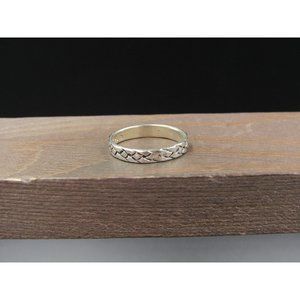 Size 8 Sterling Silver Cool Scale Style Pattern Band Ring